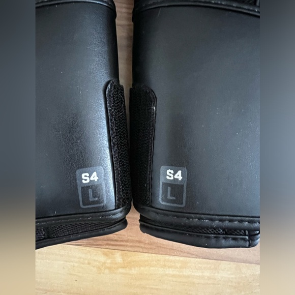 Black Hayabusa Gloves - Picture 3 of 5